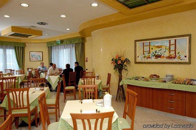 Point Hotel Conselve Restaurang bild